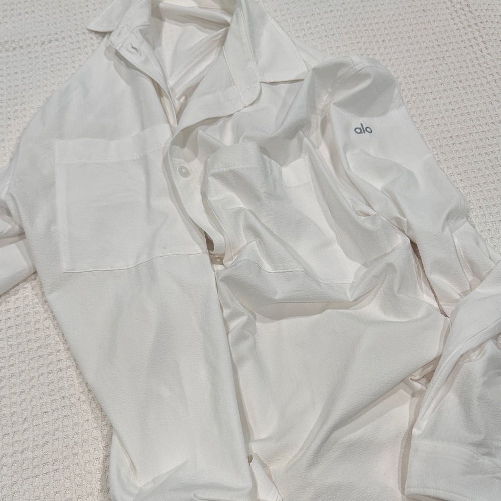 ALO Yoga Men's Classic White Button Down Shirt